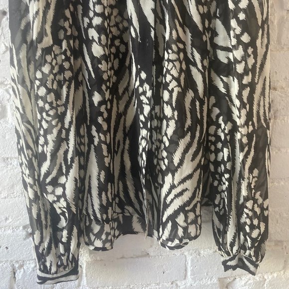 VERONICA BEARD PUFF SLEEVE ANIMAL PRINT TOP ~ SIZE 2 ~100%SILK PRINT - Picture 2 of 9